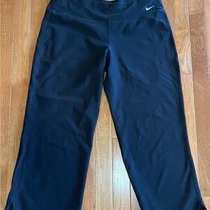 Nike Women's Navy Blue Capris